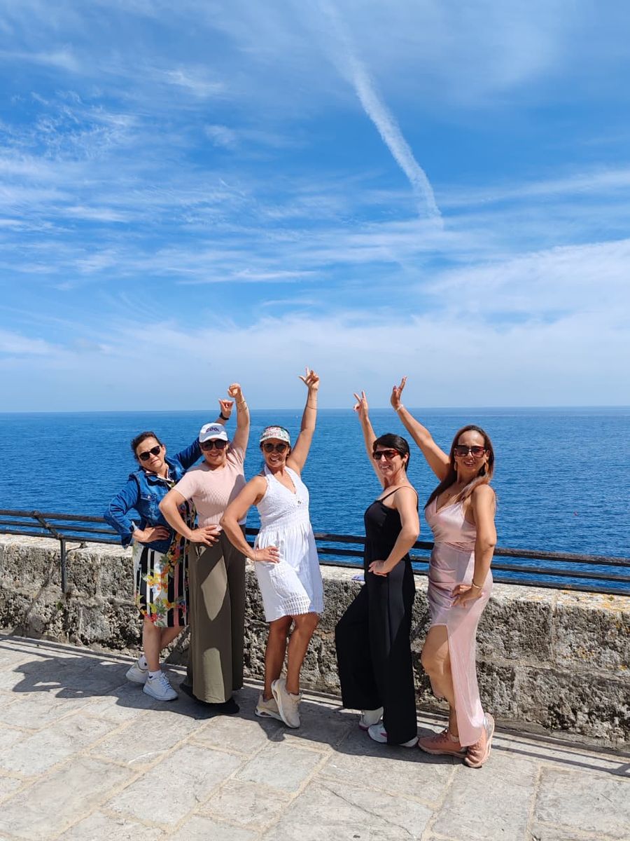 El grupo en el mirador sobre el Mediterráneo