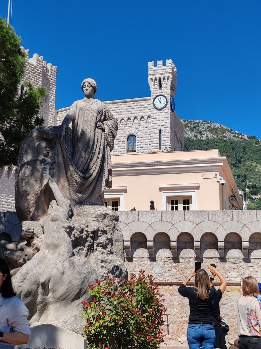 Monumento y torre del palacio de Mónaco