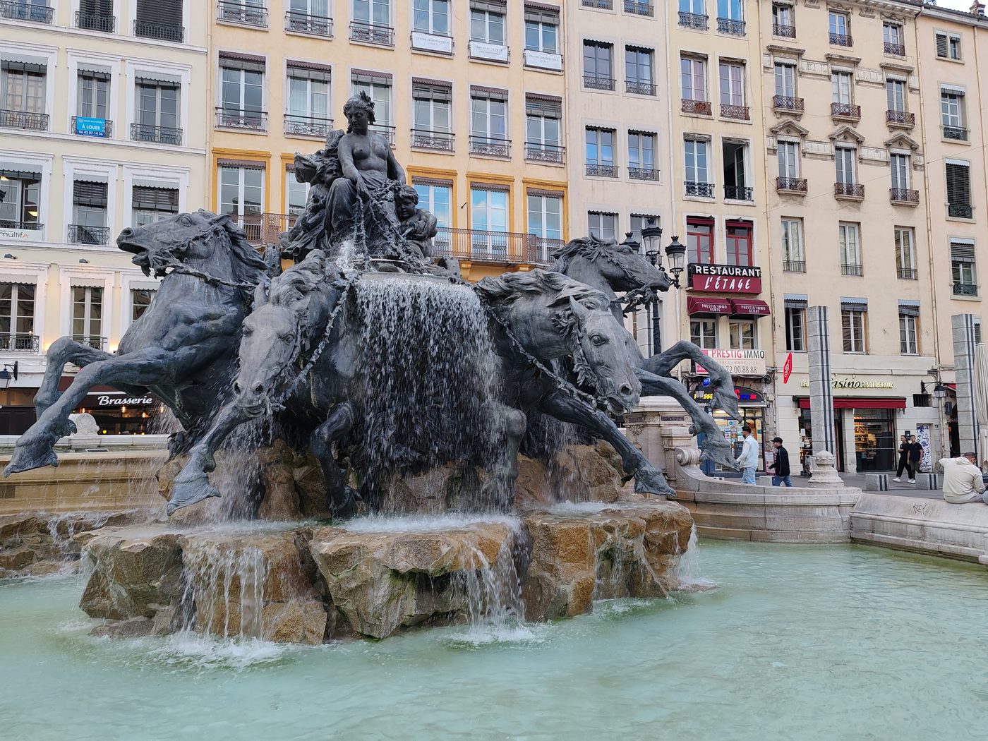 La fuente Bartholdi en la plaza de los Terreaux, en Lyon