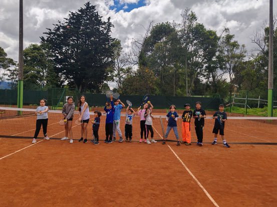 Grupo de participantes en una actividad deportiva